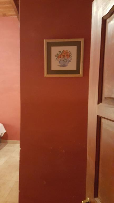 Los Colorados Hostal Angastaco Exterior photo